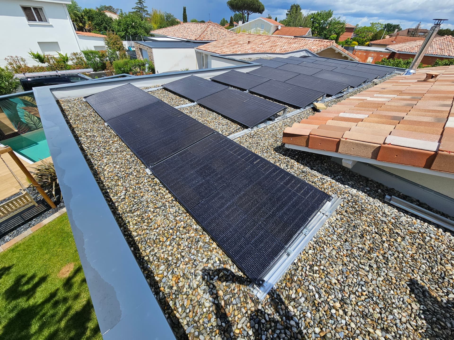 Centrale sur toiture plate réalisée par Soltisolar